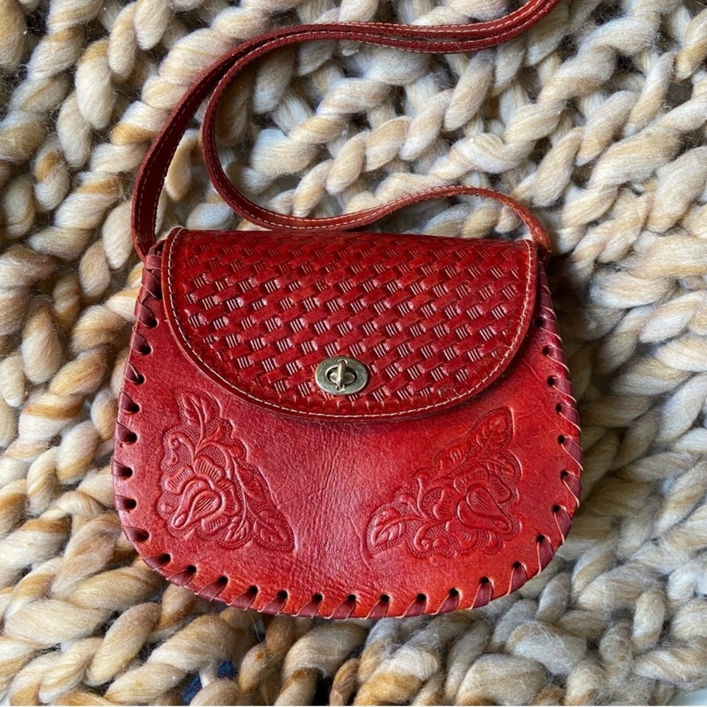 HANDMADE Bag Purse Vintage Latin American Woven Floral Tooled Leather Red